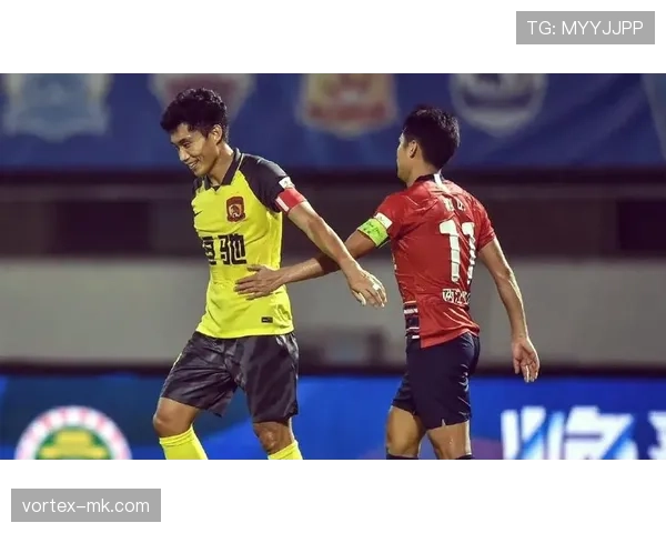 草根球队逆境突围，信念铸就足球传奇