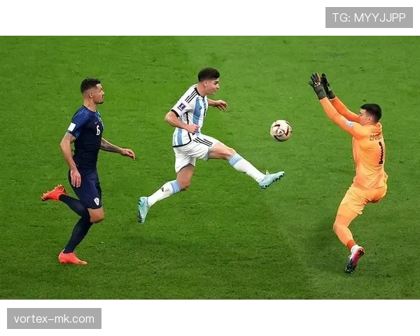 阿尔瓦雷斯高位压迫中的防守价值解析