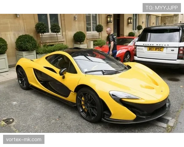 迪巴拉穿着拖鞋开豪车？谁家的贵公子成了街头霸王了？