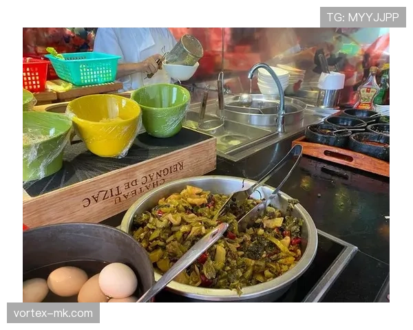 同学群还在拼外卖，翁泓阳随手一拍就是私人泳池早餐