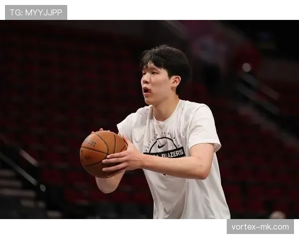 杨瀚森训练完偷偷吃炸鸡被拍，这自律人设崩得也太真实了